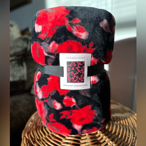 Victoria's Secret Bedding Victorias Secret Red Roses Sherpa Fleece